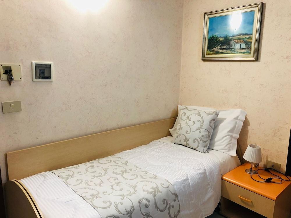 Hotel Veronese Genova Esterno foto