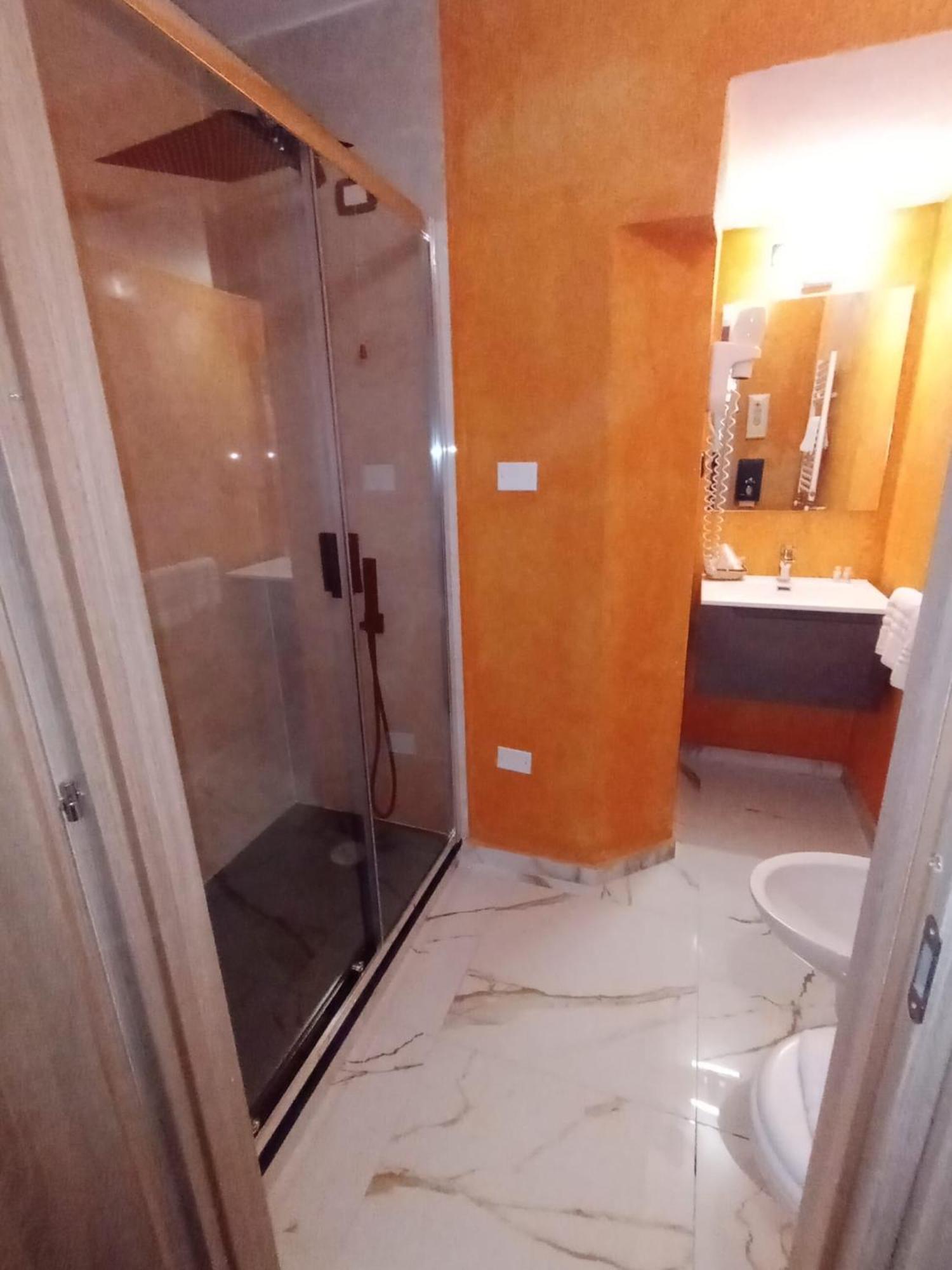 Hotel Veronese Genova Esterno foto