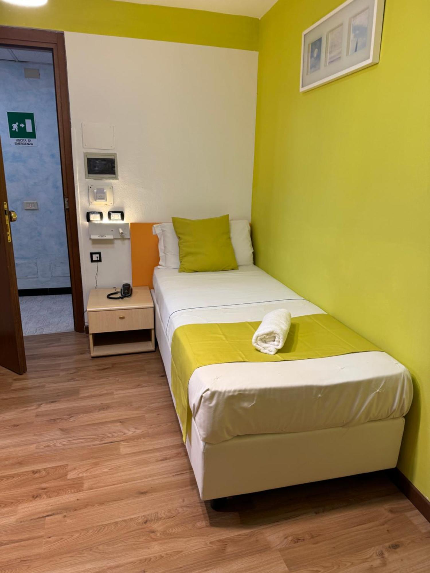 Hotel Veronese Genova Esterno foto