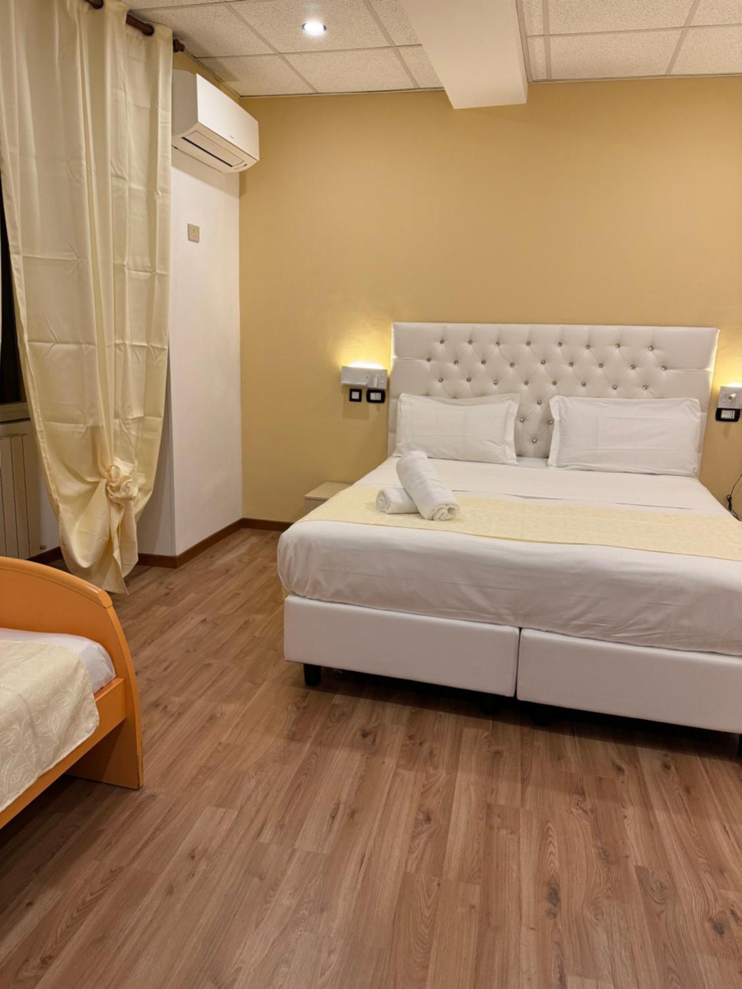 Hotel Veronese Genova Esterno foto
