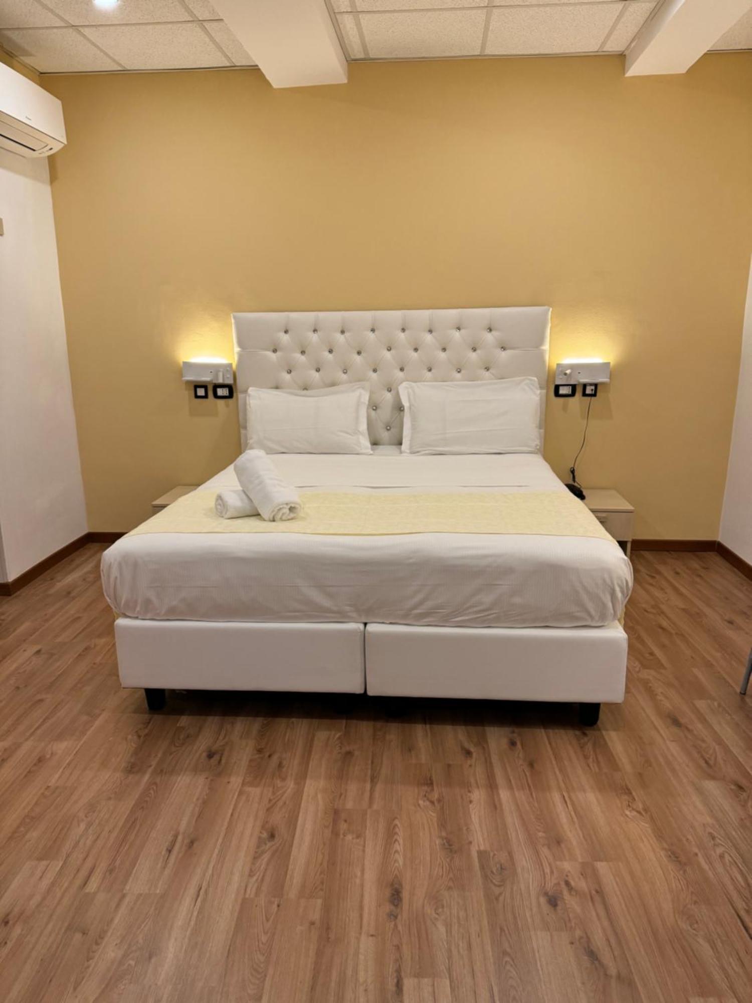 Hotel Veronese Genova Esterno foto