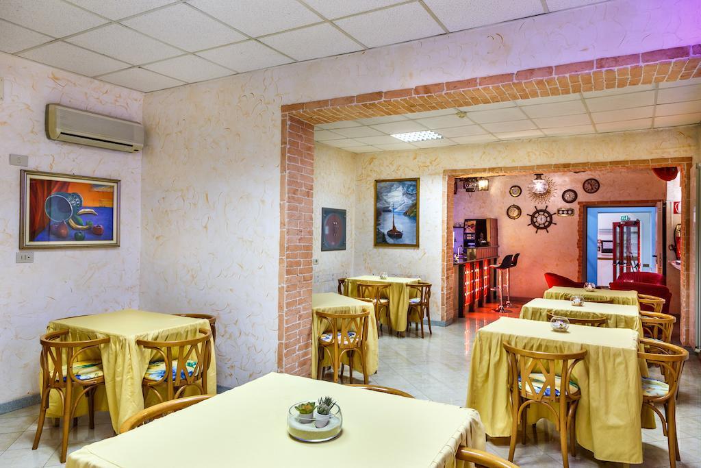 Hotel Veronese Genova Esterno foto