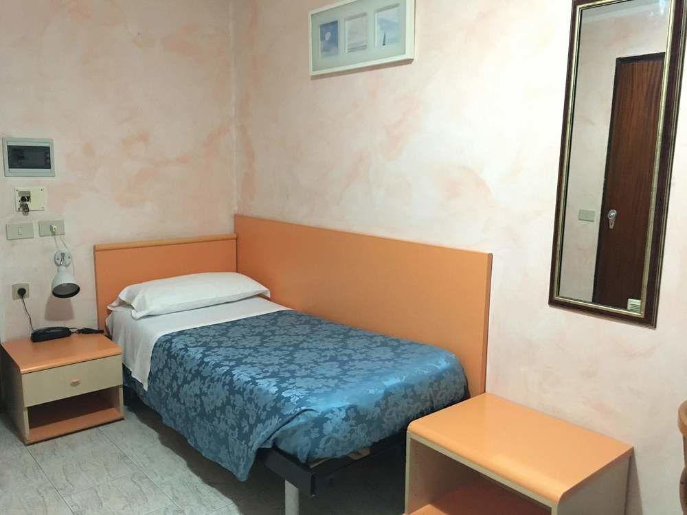 Hotel Veronese Genova Esterno foto